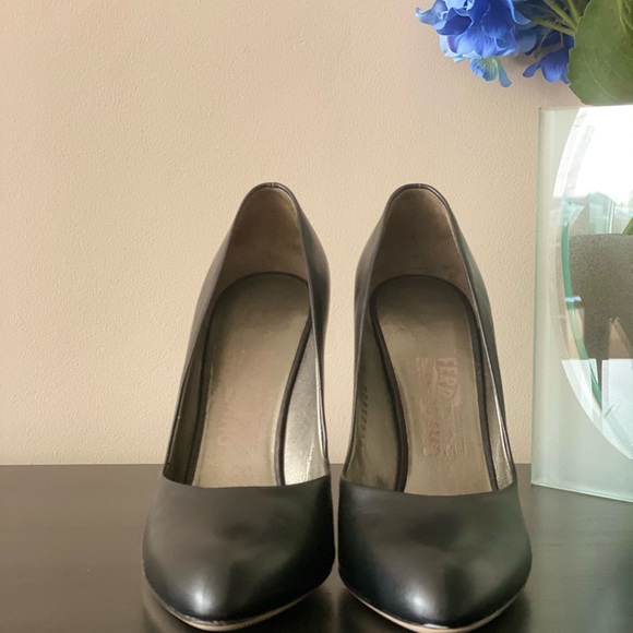 **PRICE DROP** Authentic Salvatore Ferragamo Black Pumps.Size 9.5 - Picture 6 of 13